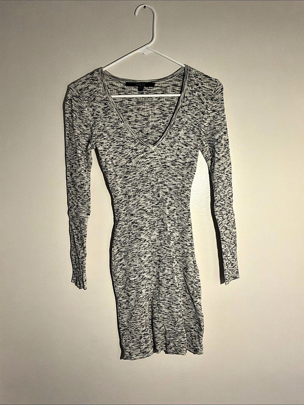 Guess Long Sleeve V-Neck Mini Dress in Gray & Black Size Small